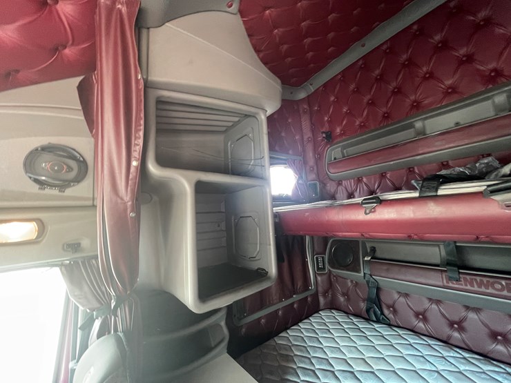 2013-kenworth-t700-image-60
