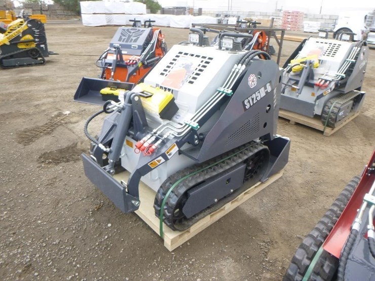 bttl-stm25-6-skid-steer-track-loader-image-1