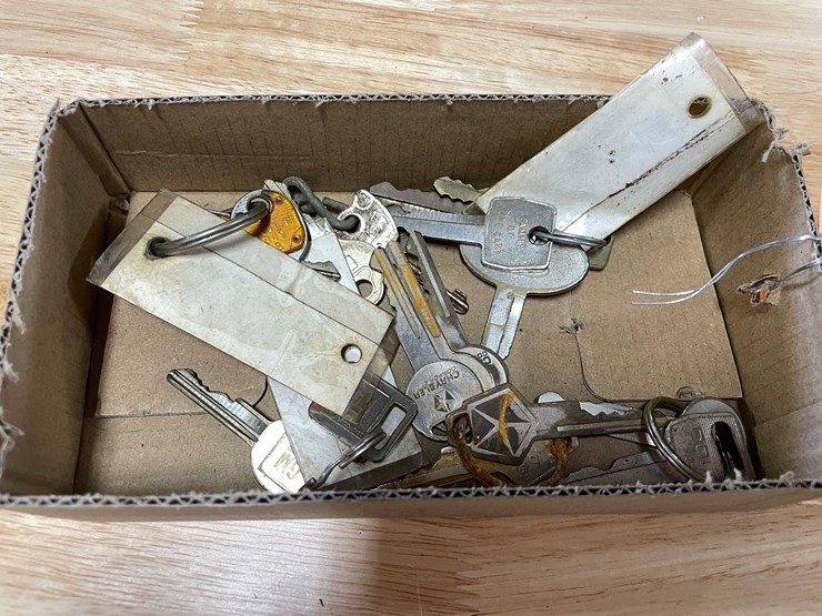 #5518-•-vintage-auto-keys-(cw)-image-1