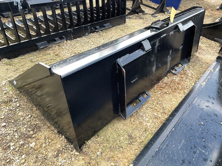 #3008-•-skid-steer-6'-6"-dirt-bucket-image-4