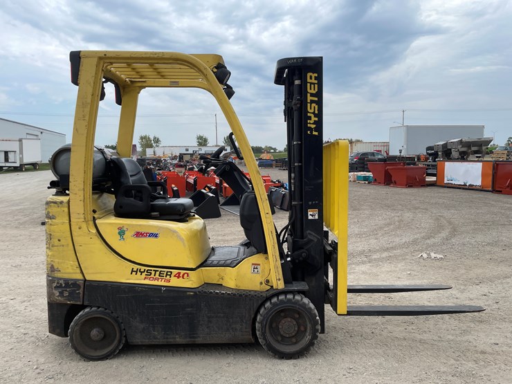 #1036-•-hyster-40-3,750lb-lp-forklift-image-4