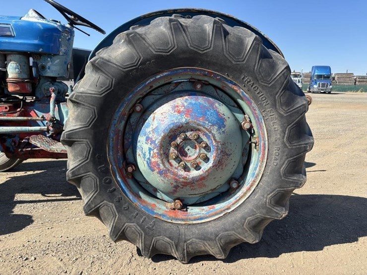 ford-tractor-image-18