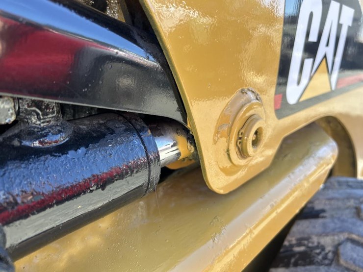 caterpillar-236-image-17