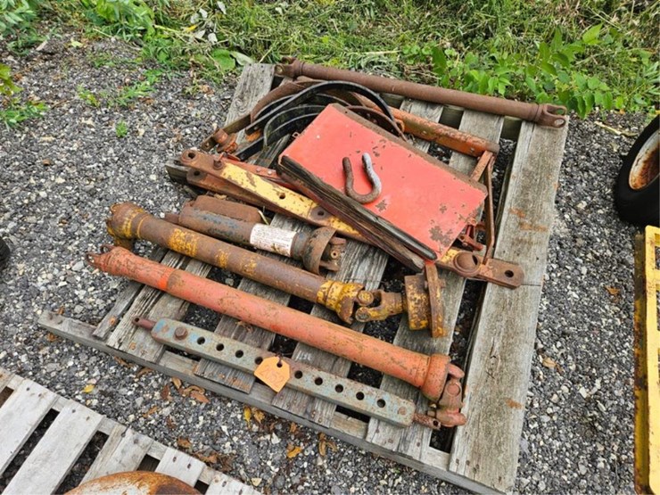 #2052-•-pallet-of-pto's-&-hitch-parts-image-1