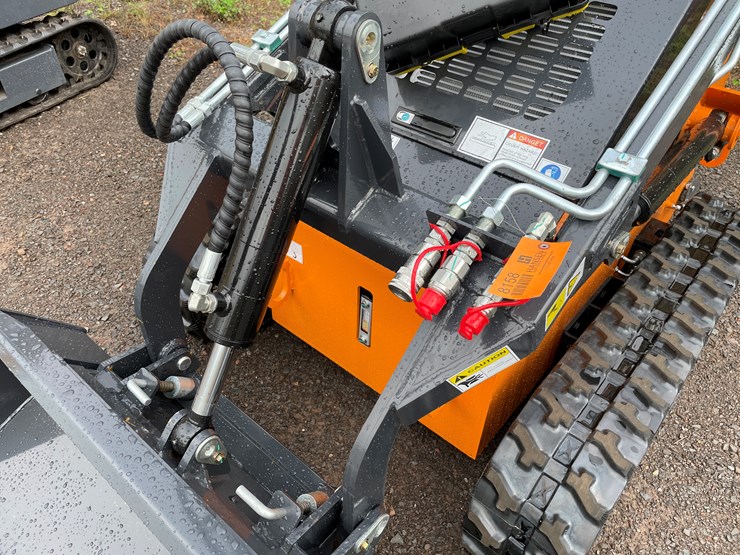 #8158-•-land-hero-mini-skid-steer-loader-image-11