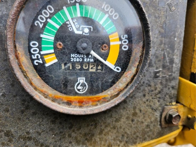 #2008-•-massey-ferguson-loader-tractor-image-33