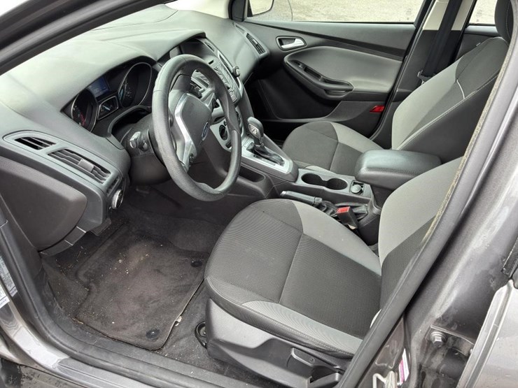 2014-ford-focus-sedan-image-11