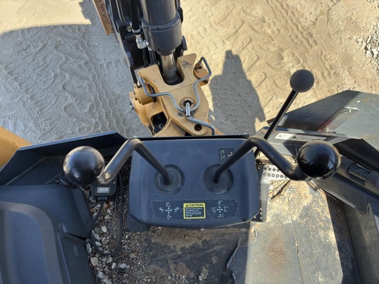 2018-deere-310l-image-26