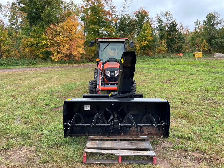 #8065-•-2024-bad-boy-4035ch-4wd-tractor-with-front-mount-berco-66"-snowblower-image-10