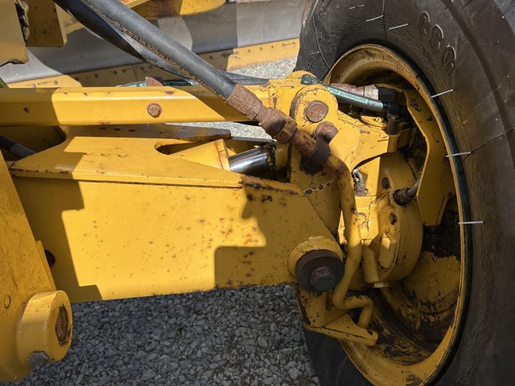 2001-deere-772ch-image-20