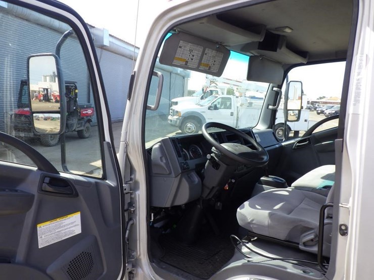 2018-isuzu-nqr-image-6