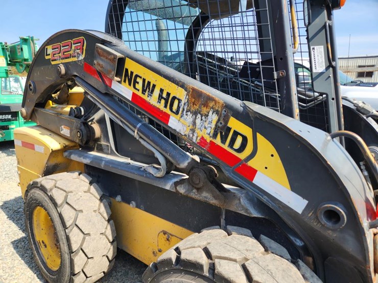 2012-new-holland-l223-image-19
