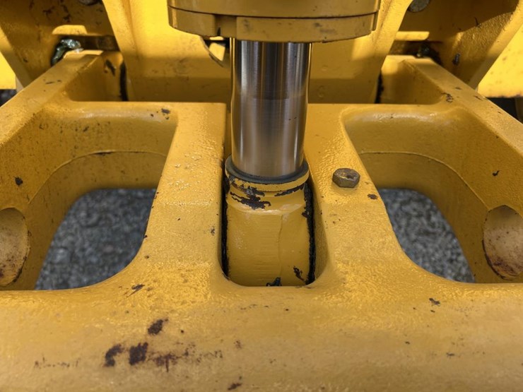 2001-deere-772ch-image-12