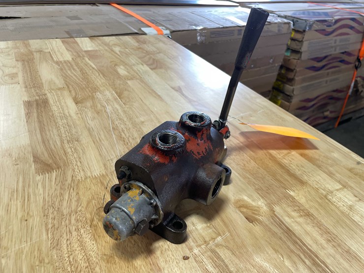 #5543-•-log-splitter-hydraulic-valve-(cw)-image-5