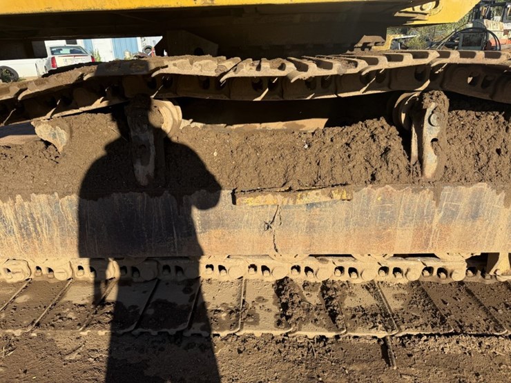 caterpillar-235-image-43