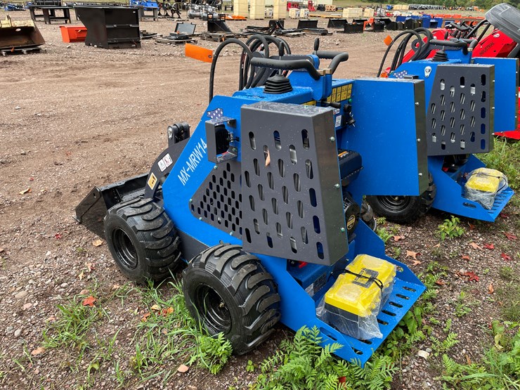 #8164-•-agt-skid-steer-loader-image-6