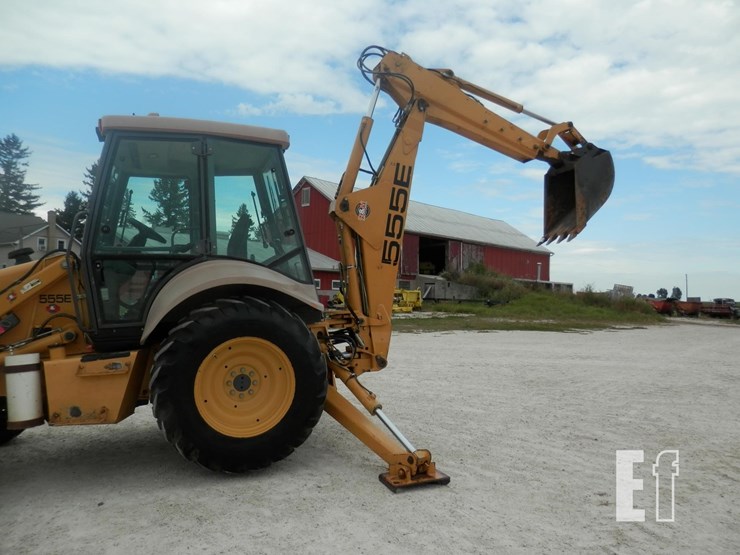 new-holland-555e-image-22