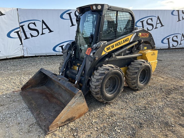 2022-new-holland-l320-image-1