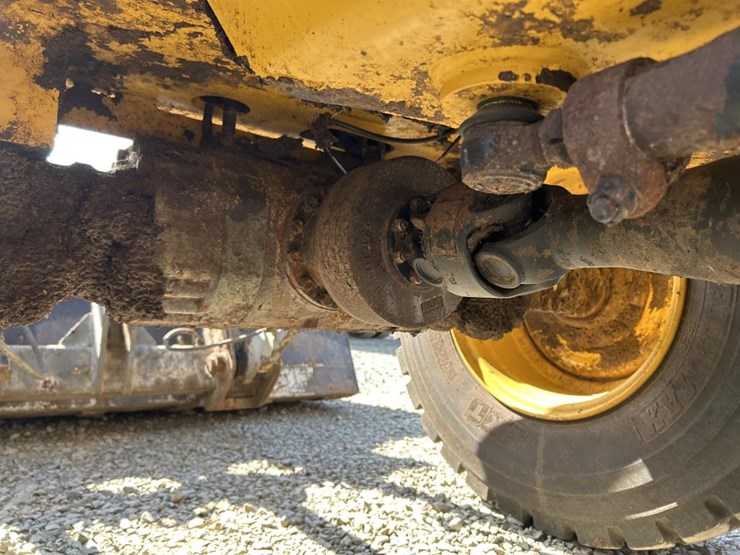 2016-deere-344k-image-38