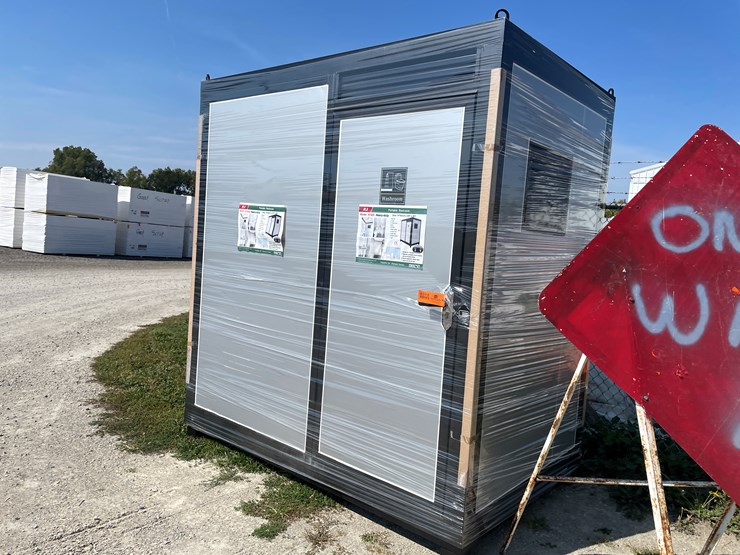 #6312-•-new-portable-restroom-image-1