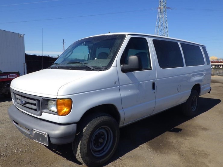 2007-ford-econoline-350-image-1
