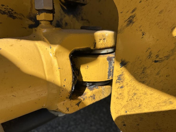 2016-deere-344k-image-33