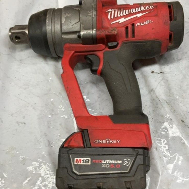 #101 • Milwaukee 1” Impact Wrench
