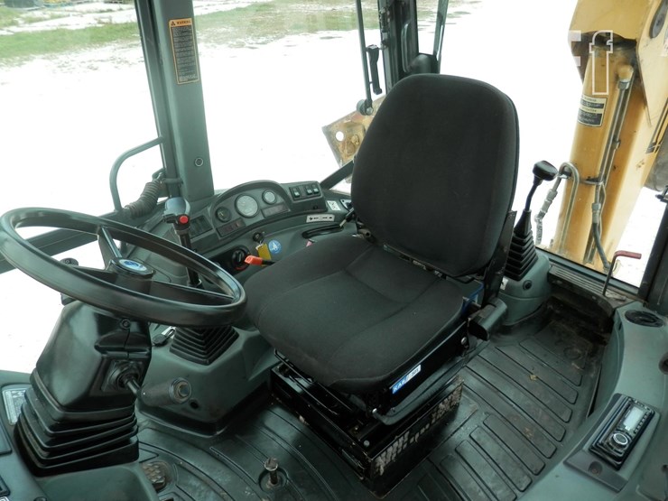 new-holland-555e-image-13