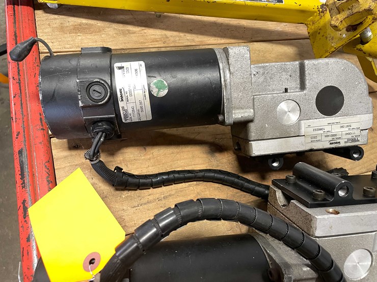 #5515-•-(2)-gear-reduction-pc-motor-(cw)-image-2