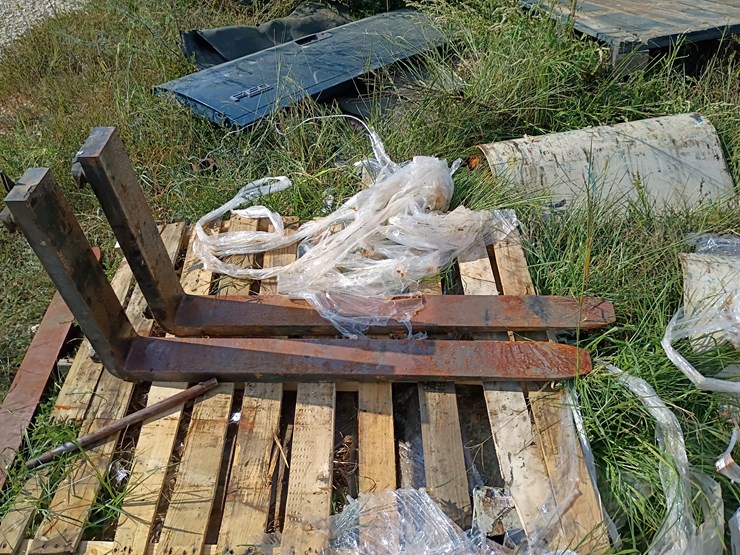 #102-•-set-of-42"-pallet-forks-image-4