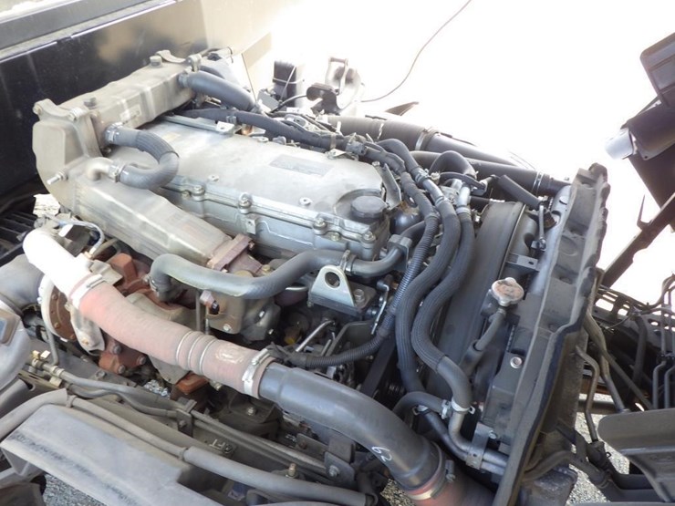 2018-isuzu-nqr-image-12