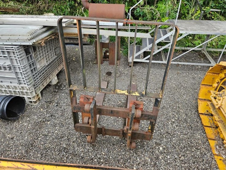 #2048-•-42"-fork-lift-pallet-forks-image-4