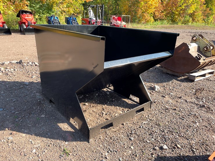 #8210-•-new-kc-skid-steer-trash-hopper-image-3