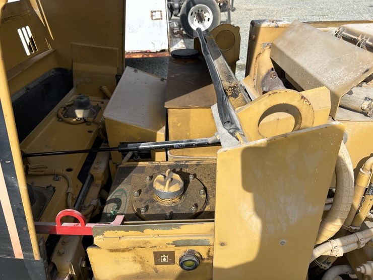 caterpillar-cb-224c-image-37