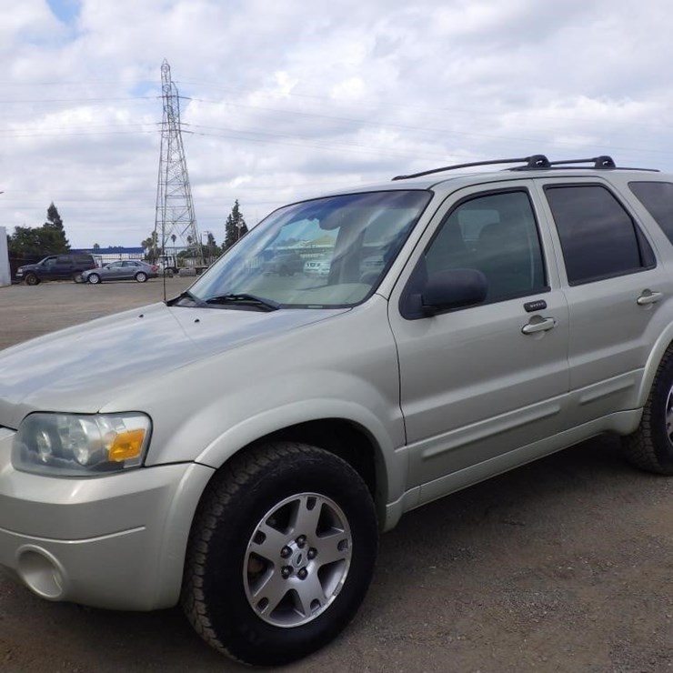 2005 FORD ESCAPE