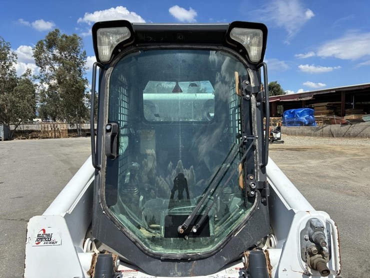 2022-bobcat-t870-image-16