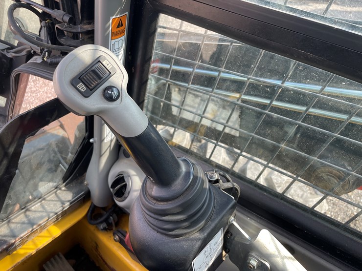 2019-new-holland-l216-image-29