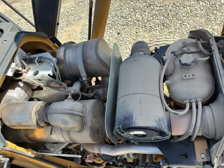 2018-deere-310l-image-19