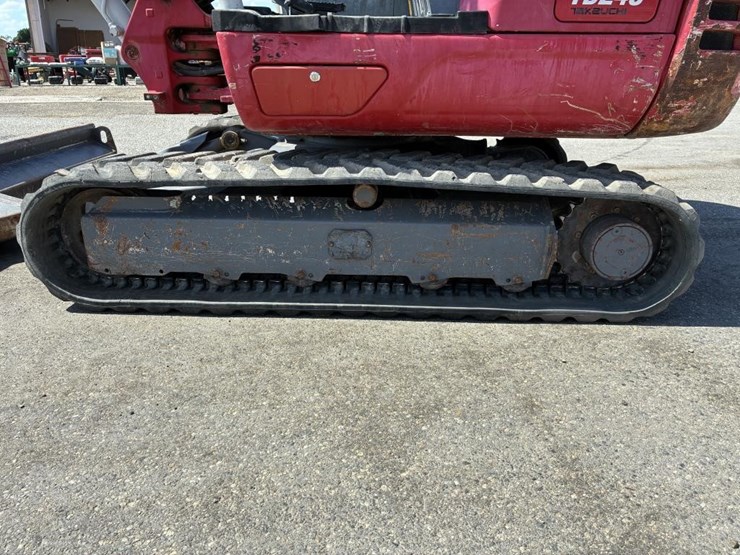 2019-takeuchi-tb240-image-14