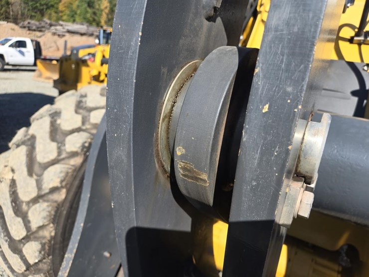 2019-deere-344l-image-23