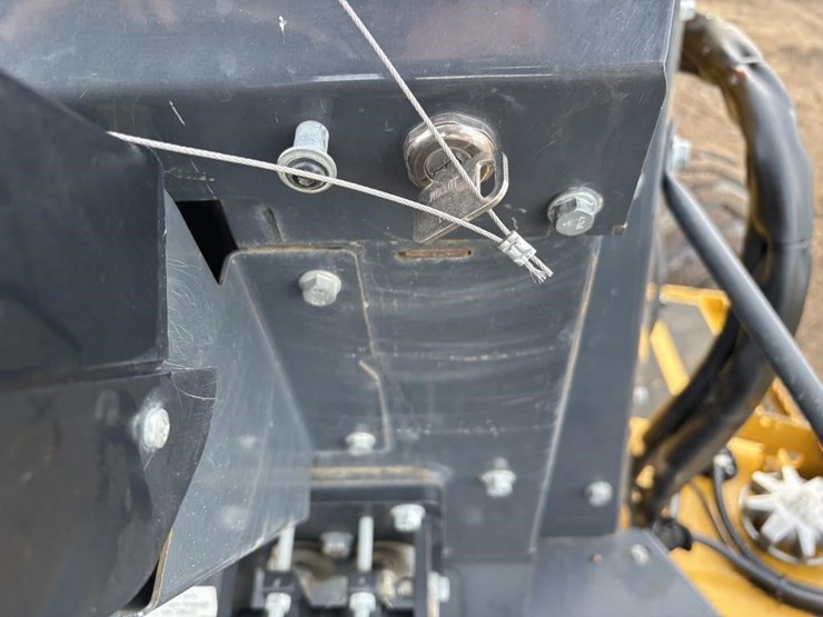 2019-deere-210l-image-35