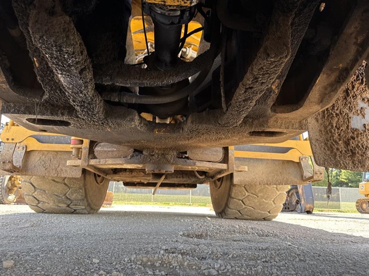 2018-deere-844k-image-67