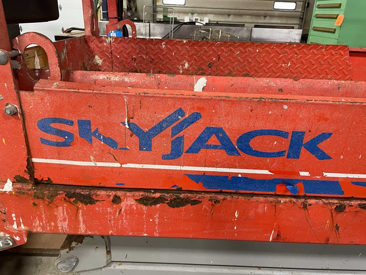 #1983-•-19'-scissor-lift-(e)-image-6
