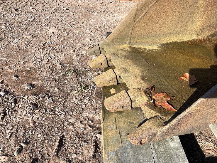 #8206-•-5-tooth-excavator-bucket-image-8