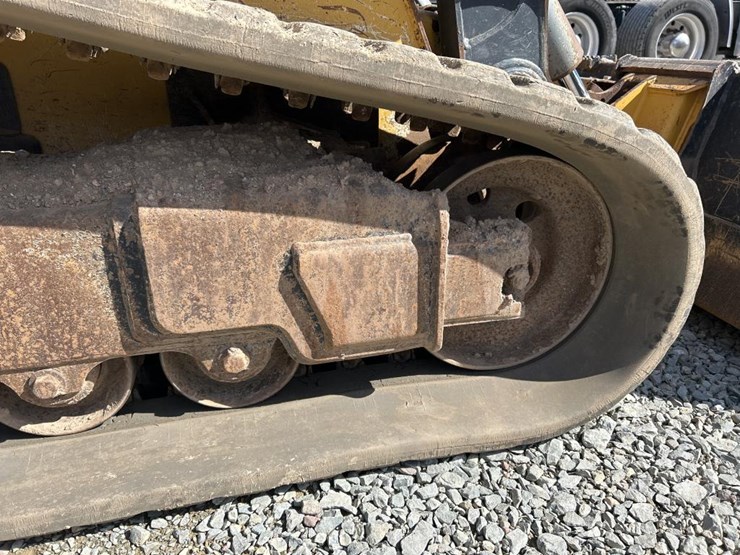 2018-deere-333g-image-51