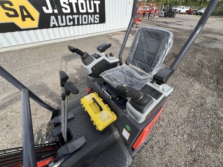 2025-cfg-mx15rx-mini-hydraulic-excavator-image-15