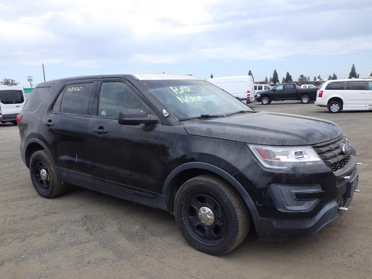 2016-ford-explorer-image-2