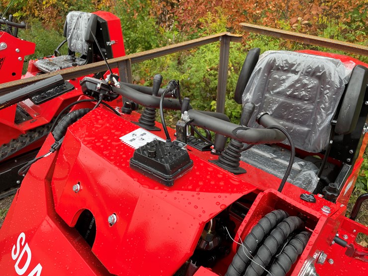 #8168-•-agt-crawler-loader-image-16