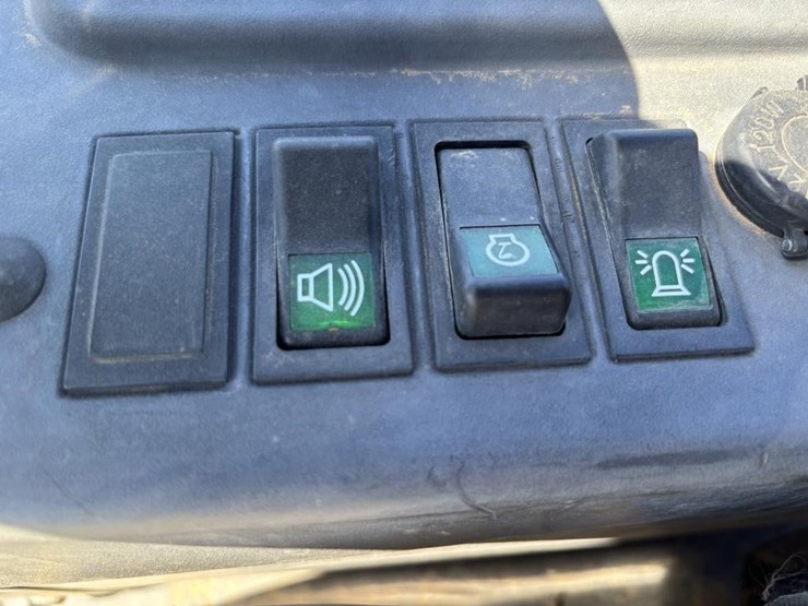 2019-case-cx37c-image-35