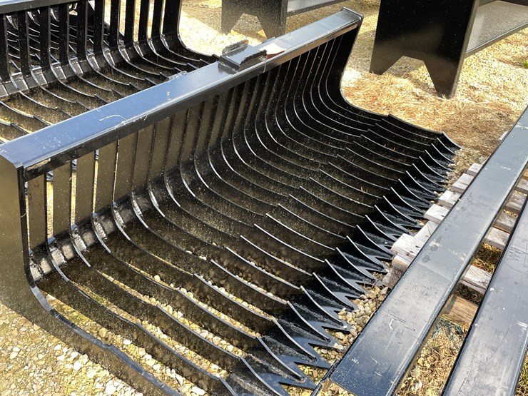 #3011-•-skid-steer-71"-rock-bucket-image-2